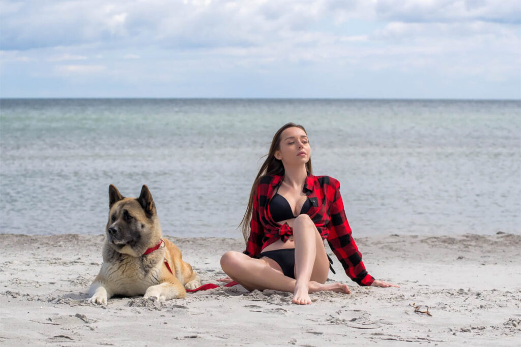 Fotografie mit dem Hund am Strand-Fotograf für Porträtfotografie und Tierfotografie auf der Insel Rügen Mazelle Photography Fotostudio®