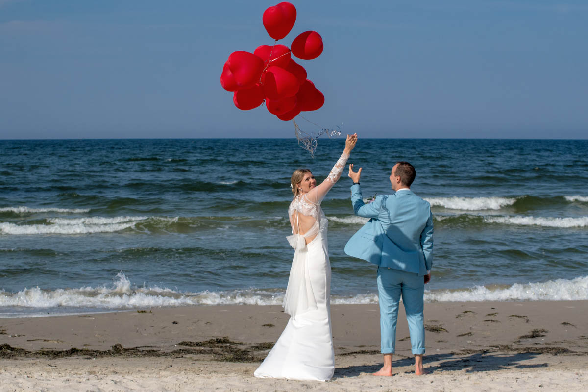 Hochzeitsfotografie in Binz am Strand auf der Insel Rügen fotografiert von Fotograf Mazelle-Fotograf für Hochzeitsfotografie auf der Insel Rügen Mazelle Photography Fotostudio®